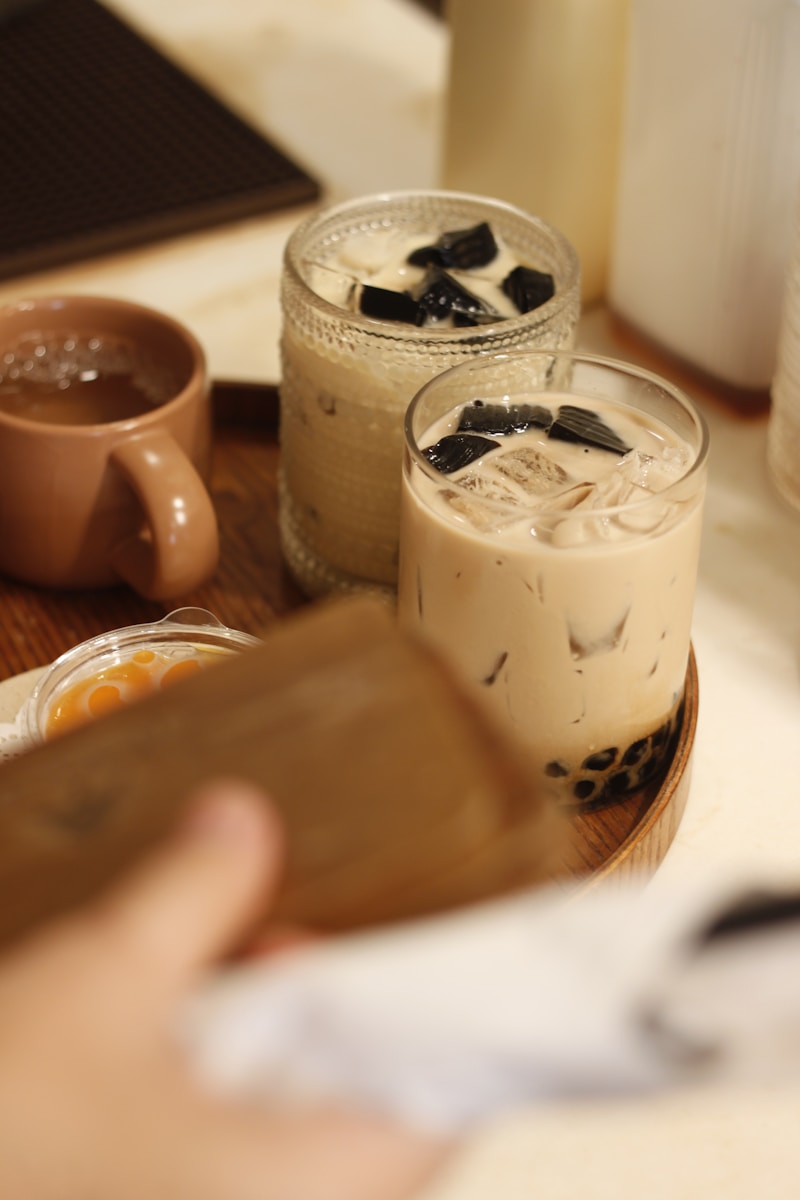 a couple of drinks sitting on top of a wooden tray